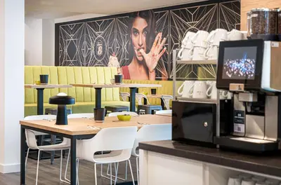 Kaffee-/Teezubehör in der Unterkunft elaya hotel augsburg, Trademark by Wyndham