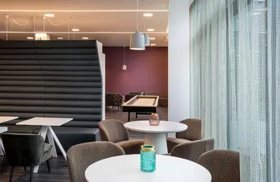 Ein Sitzbereich in der Unterkunft elaya hotel augsburg, Trademark by Wyndham
