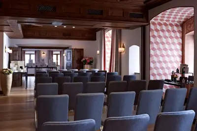 Ein Sitzbereich in der Unterkunft Platzl Hotel - Superior