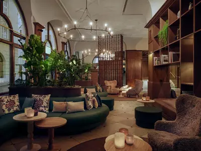 Ein Sitzbereich in der Unterkunft Platzl Hotel - Superior