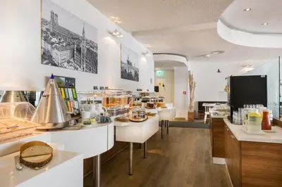 Getränke in der Unterkunft Sure Hotel by Best Western Muenchen Hauptbahnhof