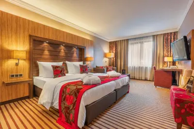 Ein Bett oder Betten in einem Zimmer der Unterkunft DER HEIDEHOF Conference & SPA Resort