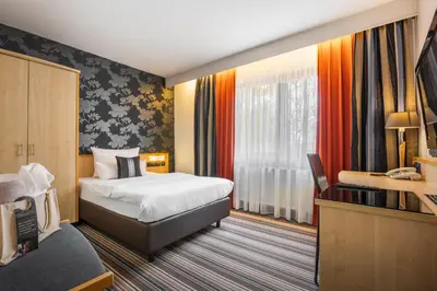 Ein Bett oder Betten in einem Zimmer der Unterkunft DER HEIDEHOF Conference & SPA Resort