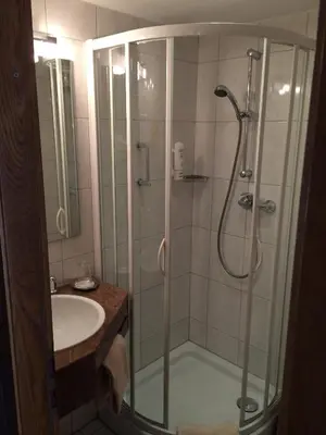 Ein Badezimmer in der Unterkunft Hotel Neumayr