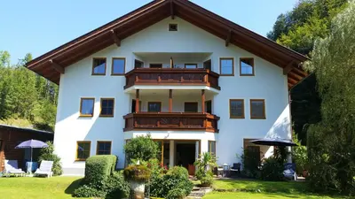 Das Gebäude in dem sich das Aparthotel befindet