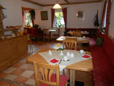 Ein Restaurant oder anderes Speiselokal in der Unterkunft Aparthotel Alpenpark