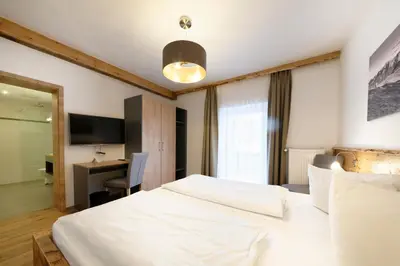 Ein Bett oder Betten in einem Zimmer der Unterkunft Hotel garni Alpengruss