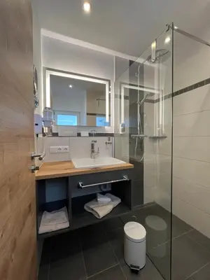 Ein Badezimmer in der Unterkunft Hotel garni Alpengruss