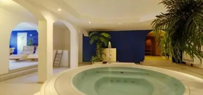 Der Swimmingpool an oder in der Nähe von Outdoorhotel Jäger von Fall