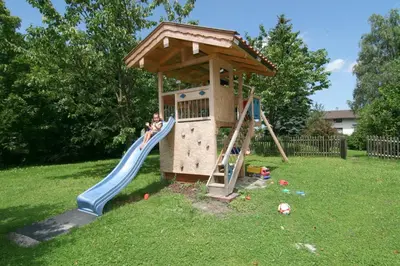 Ein Kinderspielbereich in der Unterkunft Gasthof Tiroler Hof