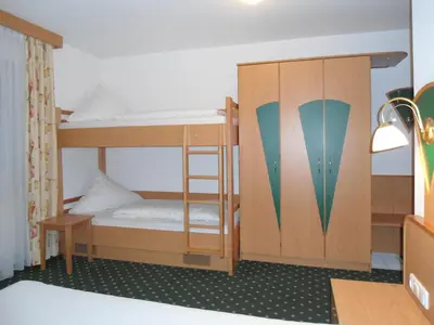 Ein Bett oder Betten in einem Zimmer der Unterkunft Hotel Hutzenthaler