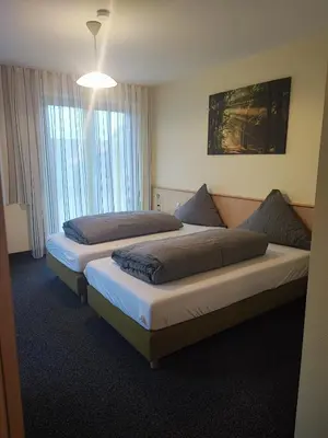 Ein Bett oder Betten in einem Zimmer der Unterkunft Wirtshaus Zur Bina