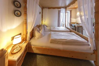 Ein Bett oder Betten in einem Zimmer der Unterkunft Hotel & Gasthof Fraundorfer
