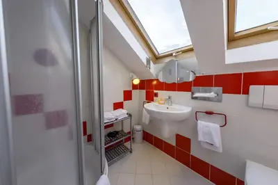 Ein Badezimmer in der Unterkunft Hotel & Gasthof Fraundorfer