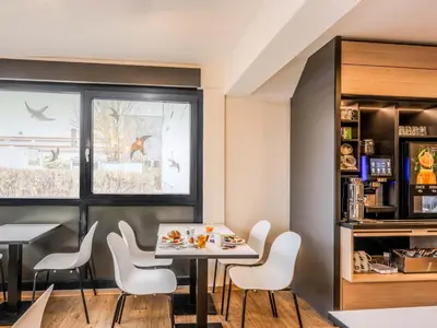 Getränke in der Unterkunft B&B HOTEL Ingolstadt-Lenting