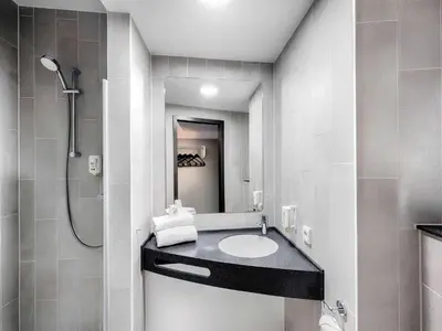 Ein Badezimmer in der Unterkunft B&B HOTEL Ingolstadt-Lenting
