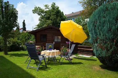 Ein Garten an der Unterkunft Kurhotel Dornröschen