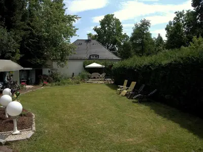 Ein Garten an der Unterkunft Best Breakfast - Hotel Justina
