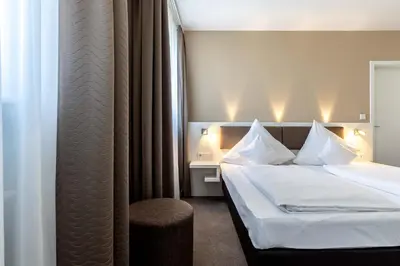 Ein Bett oder Betten in einem Zimmer der Unterkunft Altstadthotel