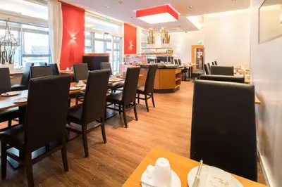 Ein Restaurant oder anderes Speiselokal in der Unterkunft Hotel Isartor