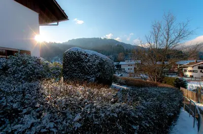 Ein allgemeiner Bergblick oder ein Berglick von der Ferienwohnung aus