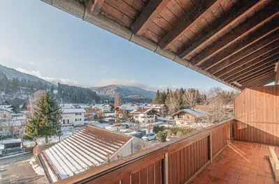 Ein allgemeiner Bergblick oder ein Berglick von der Ferienwohnung aus