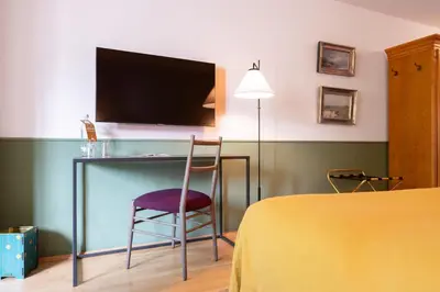 TV/Unterhaltungsangebot in der Unterkunft HENRI Hotel Garmisch-Partenkirchen