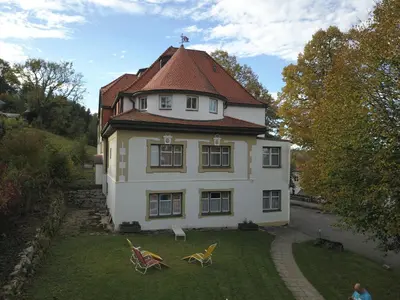 Ein Garten an der Unterkunft Villa am Park