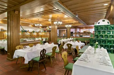 Ein Restaurant oder anderes Speiselokal in der Unterkunft Holiday Inn Munich - South by IHG