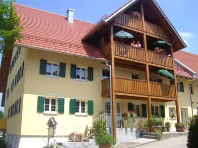 Das Gebäude in dem sich die Ferienwohnung befindet