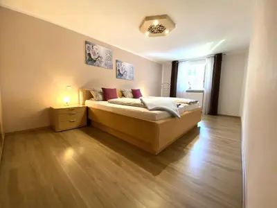 Ein Bett oder Betten in einem Zimmer der Unterkunft Ferienwohnungen Roiser