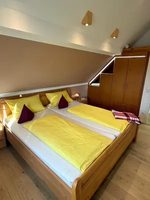 Ein Bett oder Betten in einem Zimmer der Unterkunft Ferienwohnungen Roiser