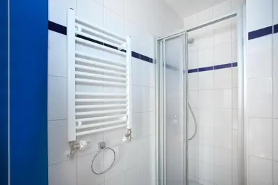 Ein Badezimmer in der Unterkunft a&o München Hauptbahnhof