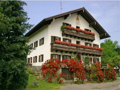 Das Gebäude in dem sich die Ferienwohnung befindet