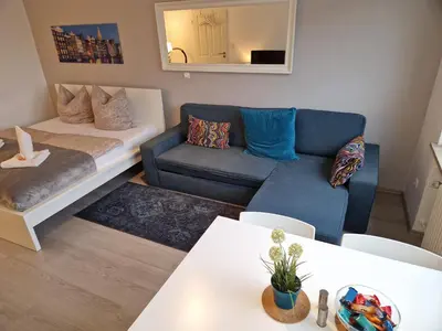 Ein Sitzbereich in der Unterkunft Schöne Wohnung zentral Dachau(20 min zum HBF München)