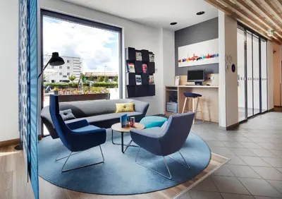 Ein Sitzbereich in der Unterkunft Holiday Inn Express München Messe by IHG