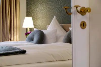 Ein Bett oder Betten in einem Zimmer der Unterkunft Romantik Hotel Das Lindner