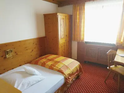Ein Bett oder Betten in einem Zimmer der Unterkunft Hotel Neuwirt