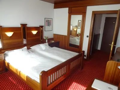 Ein Bett oder Betten in einem Zimmer der Unterkunft Hotel Neuwirt
