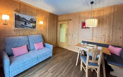 Ein Sitzbereich in der Unterkunft Hotel Garni Brunnthaler