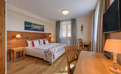 Ein Bett oder Betten in einem Zimmer der Unterkunft Hotel Wirt z´ Engelsberg