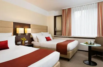 Ein Bett oder Betten in einem Zimmer der Unterkunft Leonardo Hotel Munich Arabellapark
