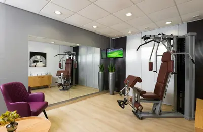 Das Fitnesscenter und/oder die Fitnesseinrichtungen in der Unterkunft Leonardo Hotel Munich Arabellapark