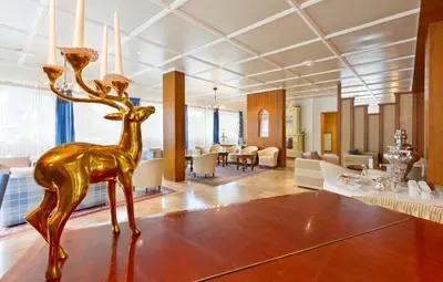 Ein Sitzbereich in der Unterkunft Wittelsbacher Hof Swiss Quality Hotel