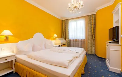 Ein Bett oder Betten in einem Zimmer der Unterkunft Wittelsbacher Hof Swiss Quality Hotel