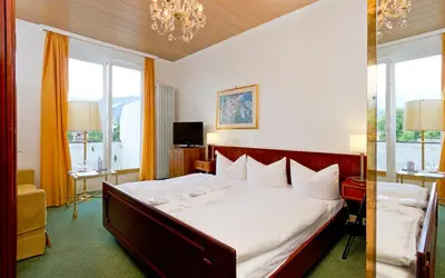 Ein Bett oder Betten in einem Zimmer der Unterkunft Wittelsbacher Hof Swiss Quality Hotel