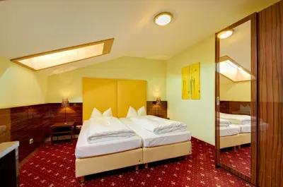 Ein Bett oder Betten in einem Zimmer der Unterkunft Landhotel Hallnberg