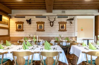 Ein Restaurant oder anderes Speiselokal in der Unterkunft Hotel Alter Wirt