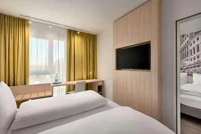 Ein Bett oder Betten in einem Zimmer der Unterkunft Super 8 by Wyndham Augsburg