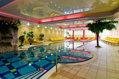 Der Swimmingpool an oder in der Nähe von Schmelmer Hof Hotel & Resort